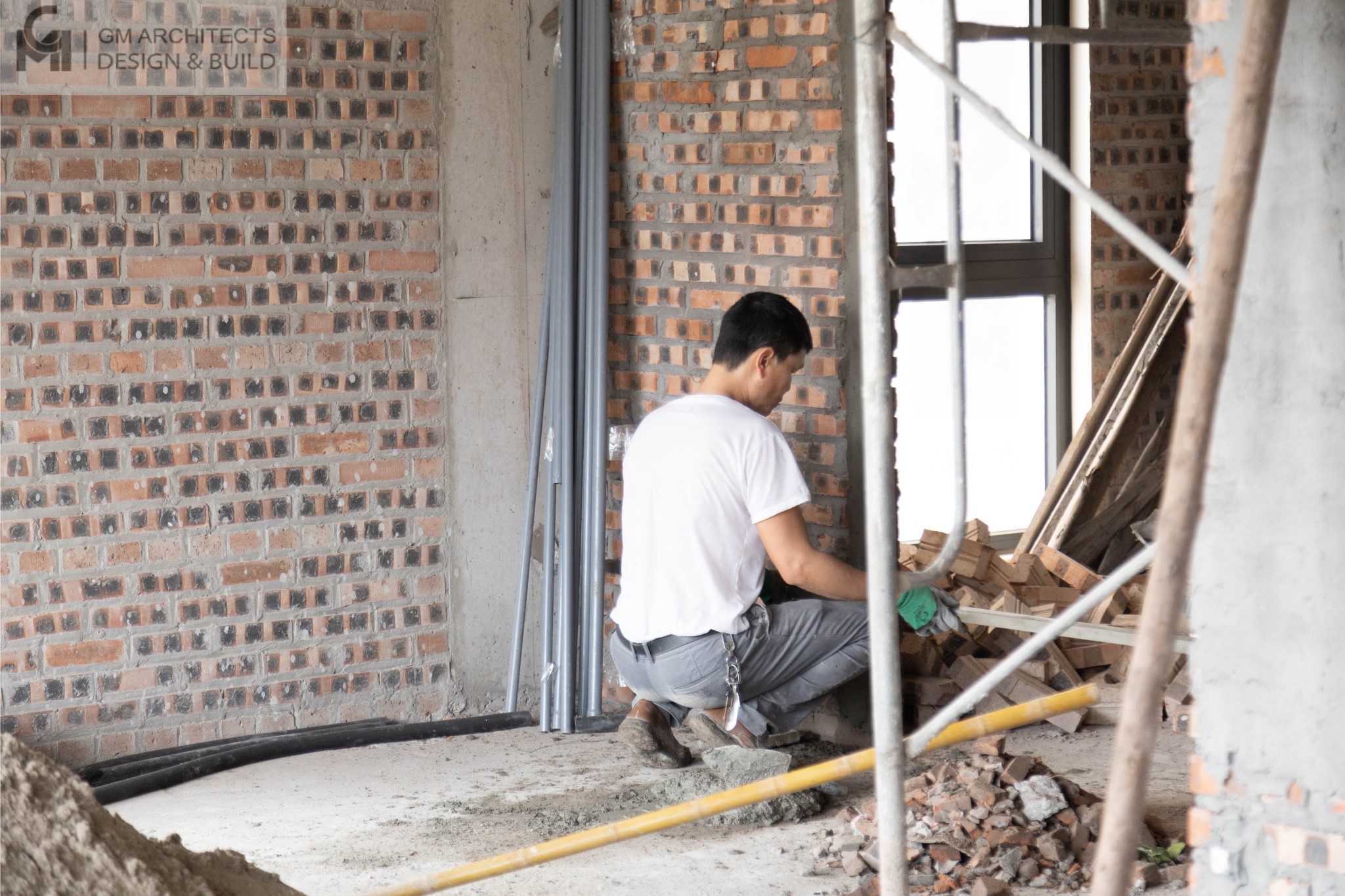 Đội ngũ nhân sự thiết kế & thi công chuyên nghiệp tại GM Architects 15 Đội ngũ GM Architects đang thi công tại công trình